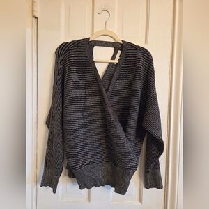 Madison & Hudson Elegant V-Neck Sweater in Black and Gold